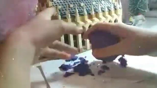 Радужный песок эксперемент добавляем снег спрей и украшения смотреть онлайн