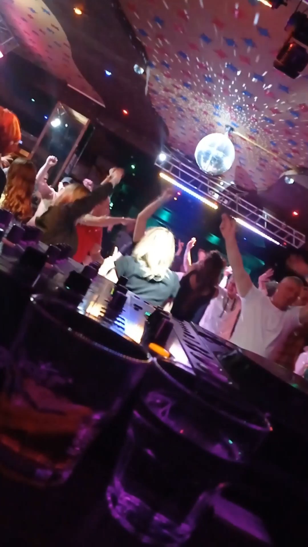 Глазами Диджея (Ручки) смотреть онлайн