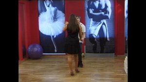 Хастл Партнерша спиной к партнеру