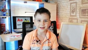 Играем в школу. Английский алфавит и слова на букву А (эй).