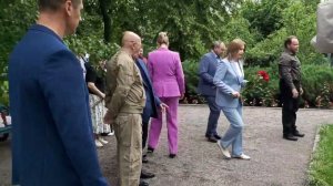 Возложение цветов на могилу М.А.Шолохова