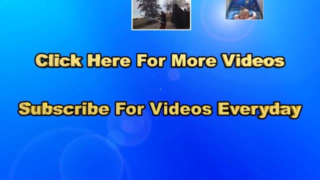 Маленькая девочка помогает собаке покакать смотреть онлайн