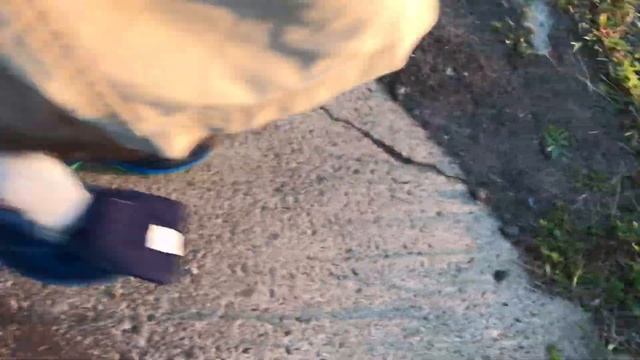 Walking In Loose ASICS Gel-Nimbus 19 Running Shoes смотреть онлайн