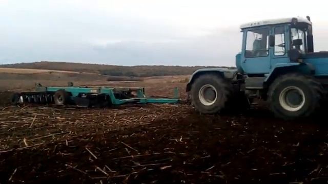 Дискуем подсолнечник в 2 следа Т-150 смотреть онлайн