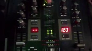 Behringer VMX 100 USB  Mixer