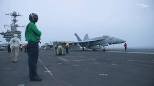 Emergency state!! F-18F jets Take off Quickly from a US Aircraft carrier near Russian sea