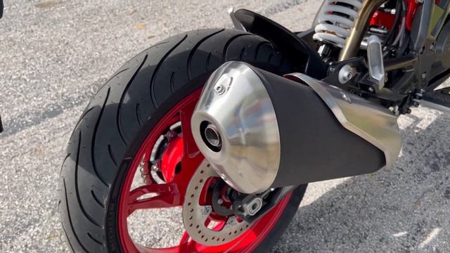 2023 BMW G 310 R in Racing Red at Euro Cycles of Tampa Bay Florida смотреть онлайн