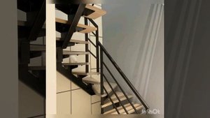 Лестница монокосоур с поворотными ступенями, в стиле лофт
