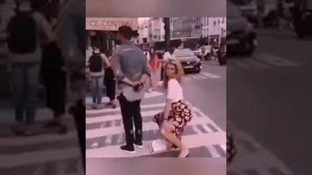 Девушка стоп