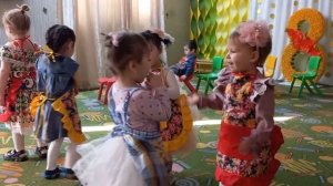 танец  матрешек,младшая группа ???