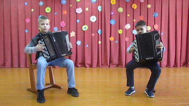 Брежнев П., Кушев Е., Р.н.п. "Перевоз Дуня держала" смотреть онлайн