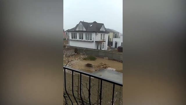 Ливень затопил Севастополь смотреть онлайн