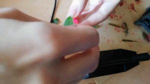 Формирование восковки с использованием замороженных листьев смородины для создания браслета