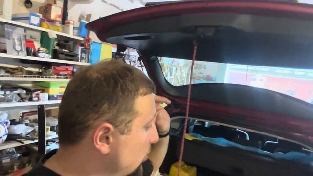 Неоригінальний замок багажника Renault Megane 2 універсал