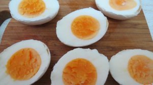 Яйца, жаренные в скорлупе (Jajka smazone w skorupkach)