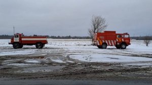 Gaz 66 (4×4) vs Renault midliner s170 (4×4). fire truck fight. several attempts