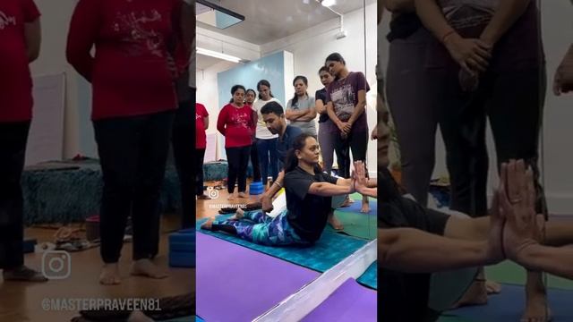 Cobra Pose Tutorial #reels #shorts @PraveenYogaAcademy смотреть онлайн