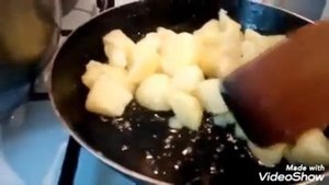 вареная жареная картошка с колбасой