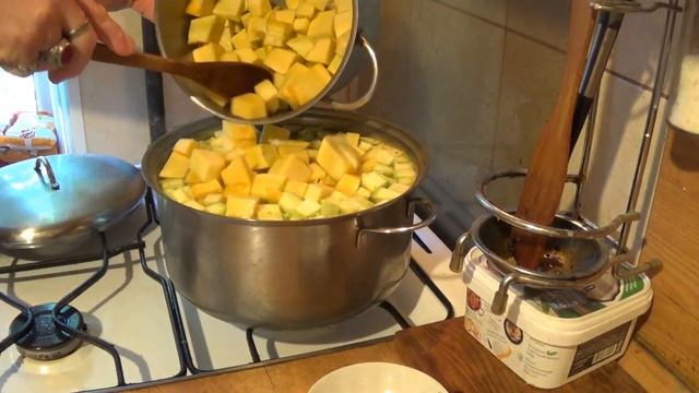 Стасёк и тыквенный крем-суп с курицей.