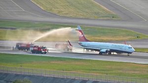 У Боинга 737 на посадке разорвало шину. Что происходило в Сочи.
