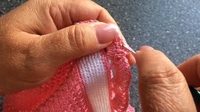 Вяжем летнюю шляпку для девочки крючком.