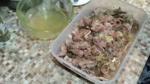 Что приготовить из свиной головы. Холодец из свиной головы.