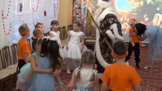 Новогодний праздник 10 группа 2021 год.mp4 смотреть онлайн