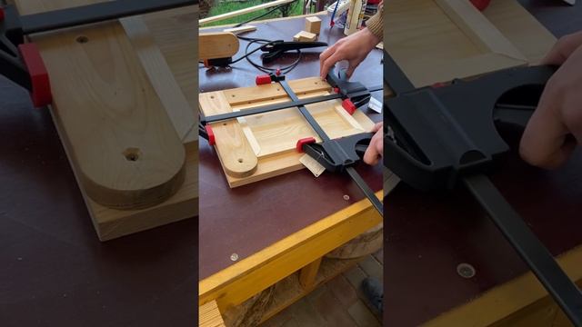 Простейшие приспособление для склейки деревянных рамок смотреть онлайн