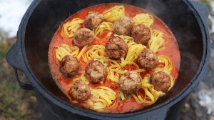 Тефтели с макаронами в томатном соусе