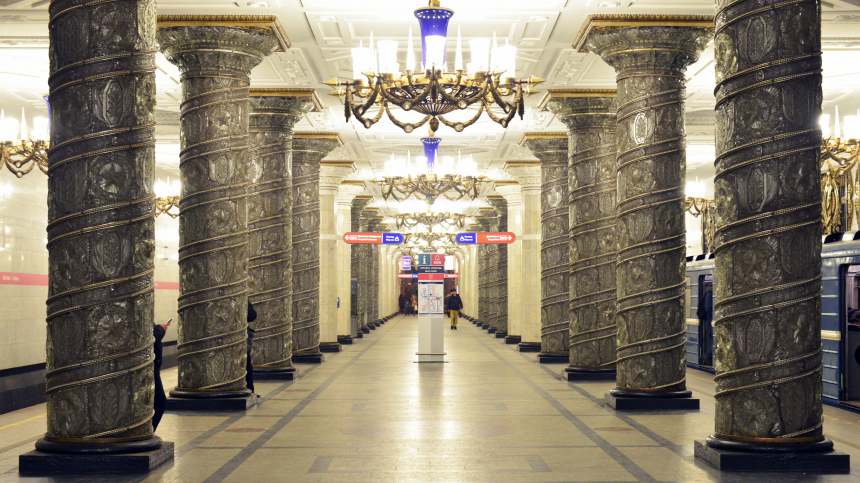 «Везде бы так»: Илон Маск восхитился красотой метро в Санкт-Петербурге