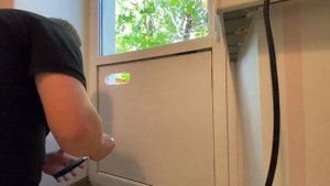 Замена сэндвич панели балконной двери под кондиционер A/C , укусил паук !!!