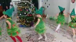 танец елочек на новой  год