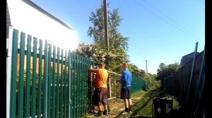 Монтаж забора из металлического штакетника в Калуге
