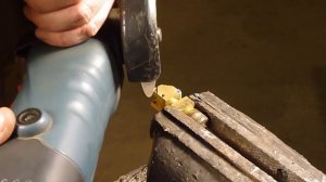 Пивные кружки из банок, пластиковых бутылок и прочего хлама.