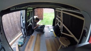 Klick-Vinyl im Camper verlegen - VW T5 Bulli Camper Van Ausbau Woche 3