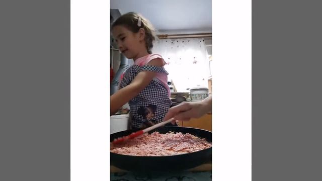 Поля готовит пиццу! смотреть онлайн