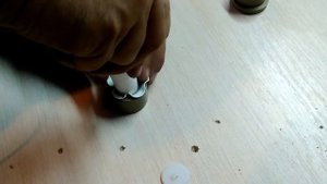 Как обтянуть пуговицы для каретной стяжки кожей без пресса. .