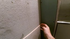 Закрываю стояк в ванной коробом из гипсокартона. Кладка плитки на стены