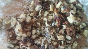 Запеченные сливы с медом и орехами