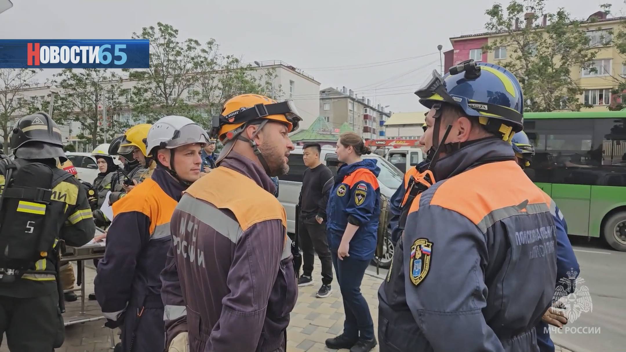 Условный пожар в торговом центре. Южносахалинские спасатели провели учения