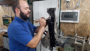 Извлечение прикипевшего болта из подрамника