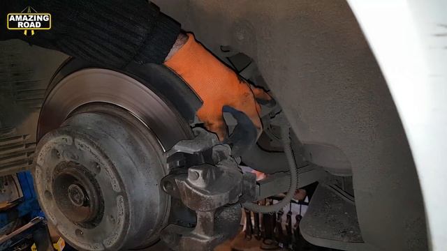 Mercedes W211 How To Replace Rear Brake Pads Correctly and do Not Spoil SBC смотреть онлайн
