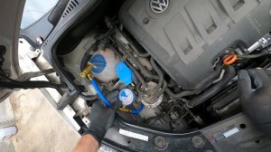 видео обзор для новичков заправка кондиционера в машине VW-Touran и не только