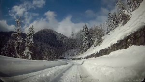 Озеро Рица зимой