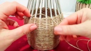 Плетёная ваза из джутовой нити.