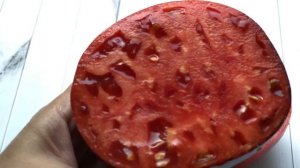 Крупноплодные томаты с хорошим вкусом. Лучшие сорта томатов для теплицы по итогам сезона