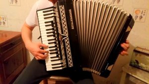 Листья жёлтые над городом кружатся, на аккордеоне!