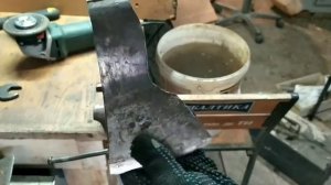 Как сделать плотницкий топор. Переделка старого советского топора. How to make an axe.