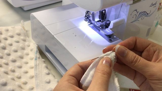 Простой шарфик нагрудник на кнопках смотреть онлайн