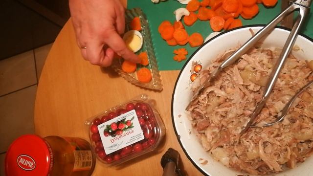 Холодец с маринованной тыквой и клюквой  по латышски